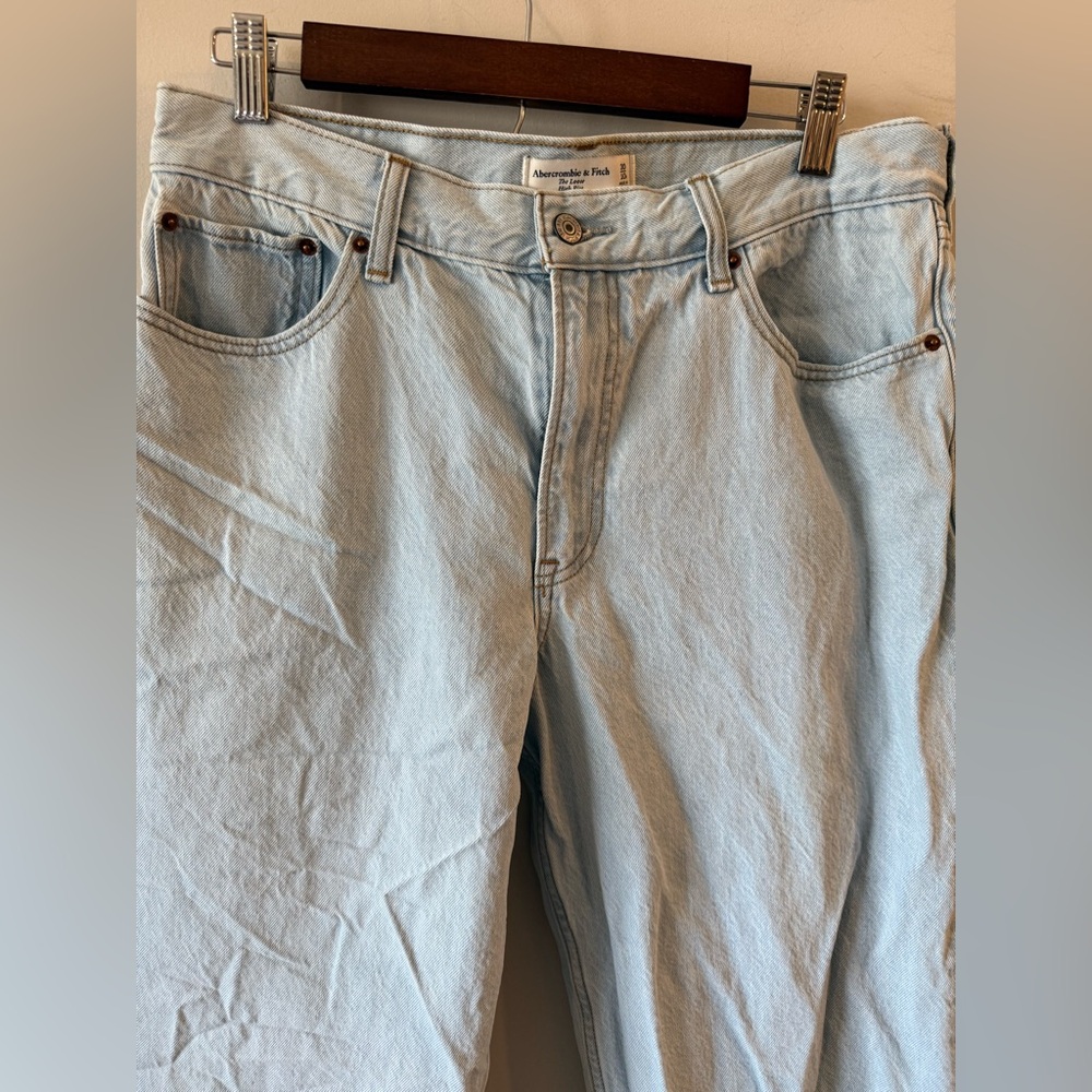 Abercrombie & Fitch High Rise Loose Jean - Picture 7 of 9